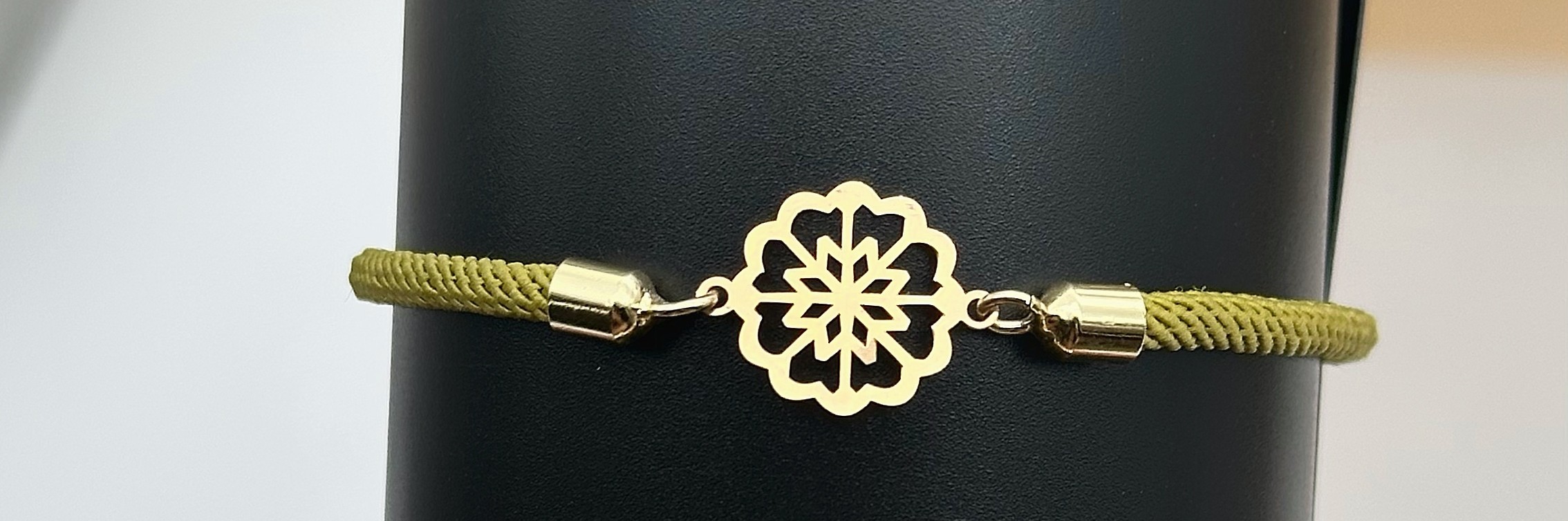 دستبند طلا بافت مینیمال - تصویر 2